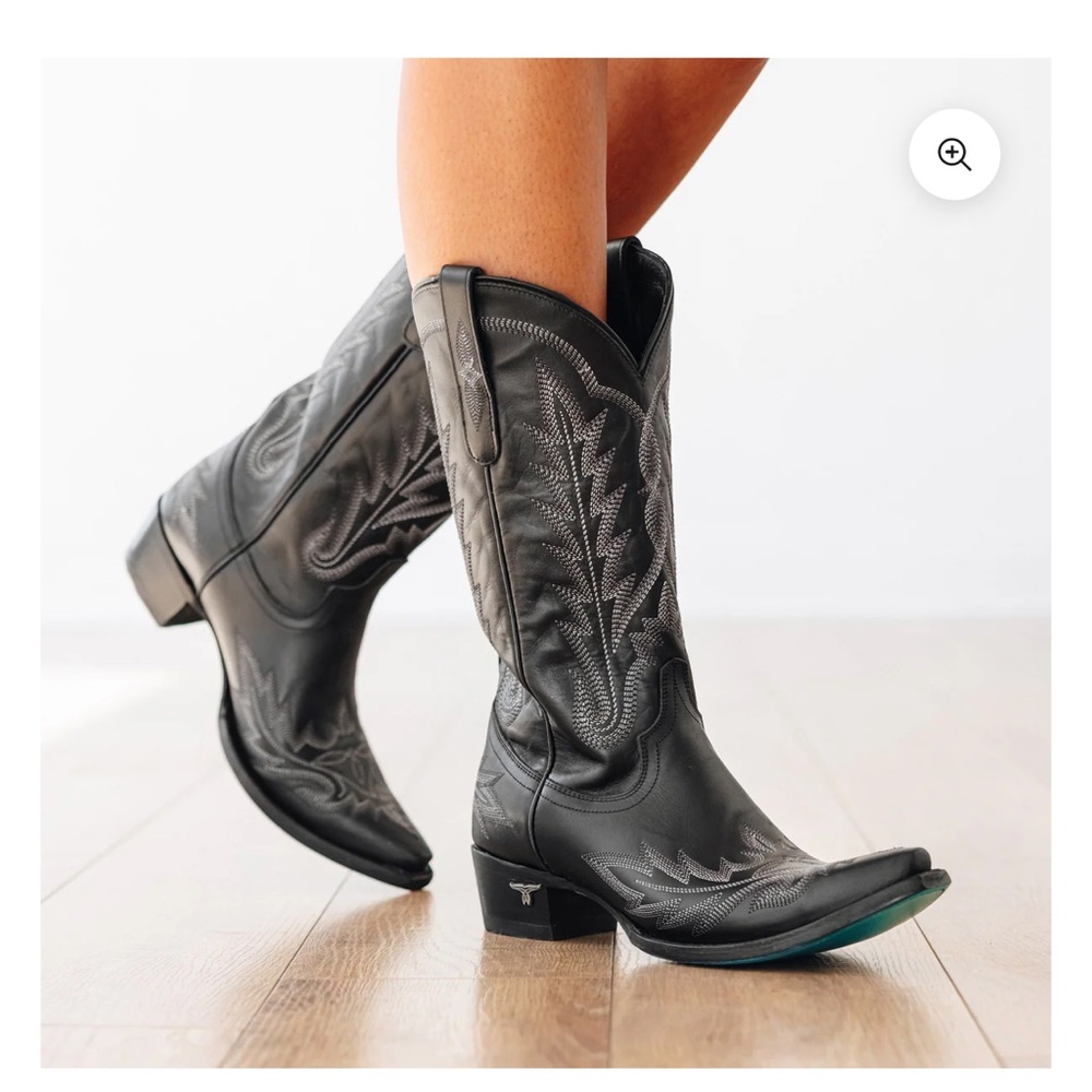 Cowgirl boots Elegant Black Embroidered Heeled Boots by Lane